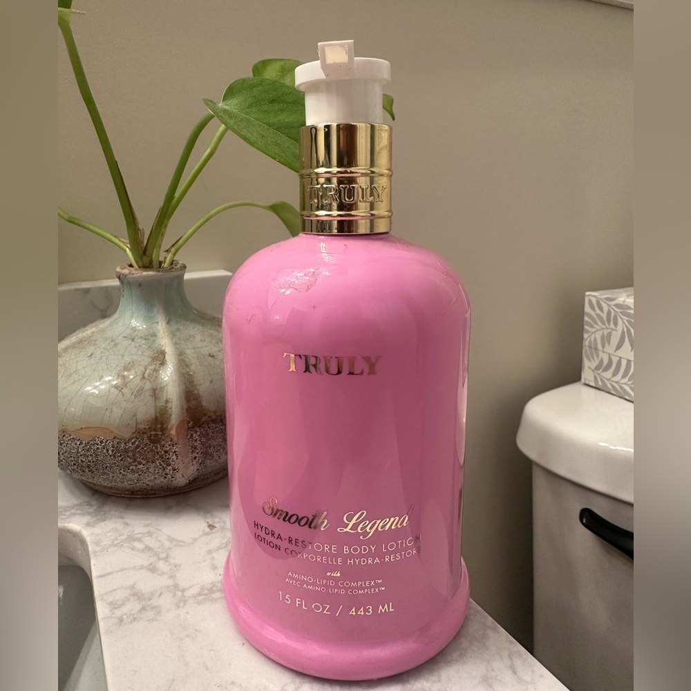 TRULY Smooth Legend Hydra-Restore Body Lotion